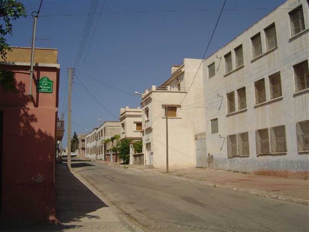 ORAN AOUT 2007 ecole pres des falaises.JPG